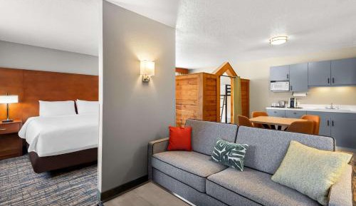 Family Two-Room Suite with One King and One Bunk Bed with Sofa Bed - Non-Smoking