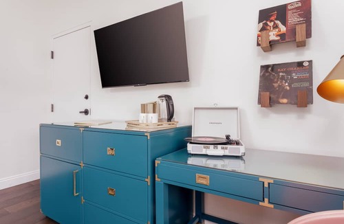 Old East Hill Hotel | Lily Hall- A Boutique Hotel