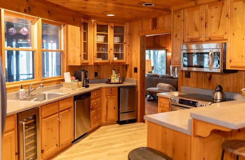 Groveoak House | Eagle Point on The Lake