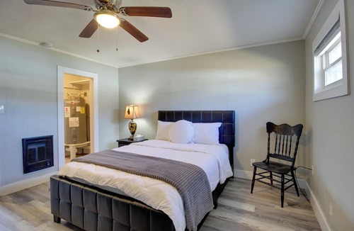 Huntsville Apartment | Huntsville Studio w/Workspace Near Downtown
