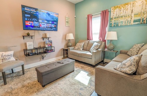 Atlanta House | Cozy 4BR with Porch, King Bed Near Mercedez Benz & Downtown, Pet Friendly