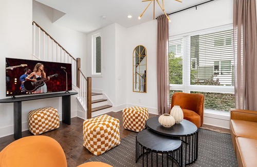 Nashville Cottage | Urban Spur-walk 2 Breweries-mins to Broadway