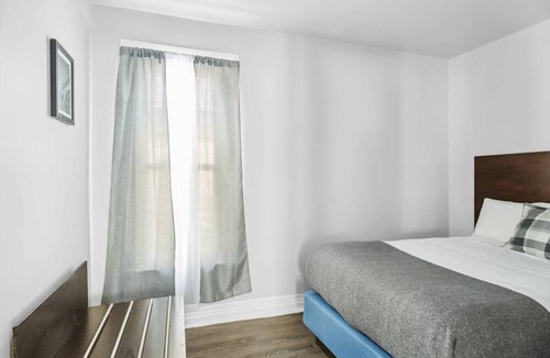 Mexicantown - Southwest Detroit Cottage | Downtown Detroit Gem 3 Bedrooms & Culture!