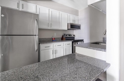 Homewood Apartment | Modern Apartment in Prime Location (ID1403X449)