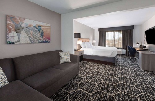 Meridian Hotel | La Quinta Inn & Suites by Wyndham Meridian