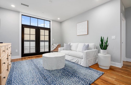 Auburn Apartment | High End 2 Bedroom in Downtown Auburn ~ 206 over Downtown Target