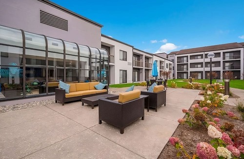 Auburn Hills Apartment | For The Whole Family! 4 Modern and Pet-friendly Units, Indoor Swimming Pool!