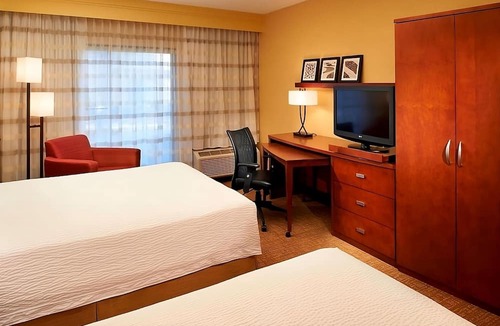 Auburn Hills Apartment | Short Distance From The Well Known Sites! 2 Lovely Units, Pool, Parking!