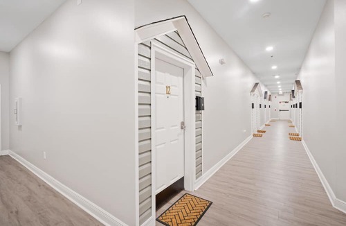 Grand Bay Apartment | 1 Bedroom Apartment at Oak + Fountain - #13