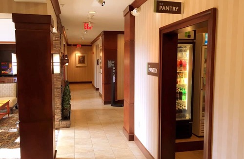 Novi Apartment | Free Breakfast Buffet. Pool, Hot Tub & Gym Access!