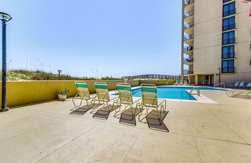 Orange Beach East Condo | Orange Beach Gulf-View 2BR Sleeps 8 Wet Bar Kid-Friendly Pools Boats