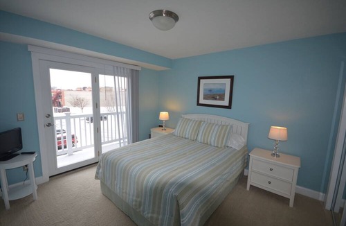 Traverse City Condo | Downtown Traverse City condo. Walk to everything. Air conditioning.
