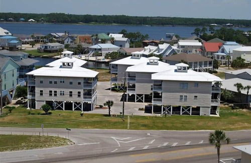 Gulf Shores Condo | Shopping ~ Dining ~ Fun in the sun 🌞 Hurry, Don't Walk, RUN! 🌴