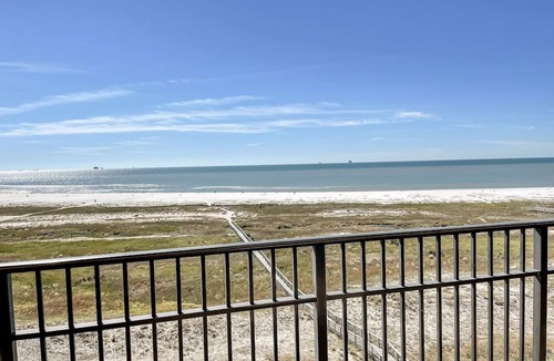 Dauphin Island Condo | 7th Floor Gulf Front Condo - Family Friendly Facility