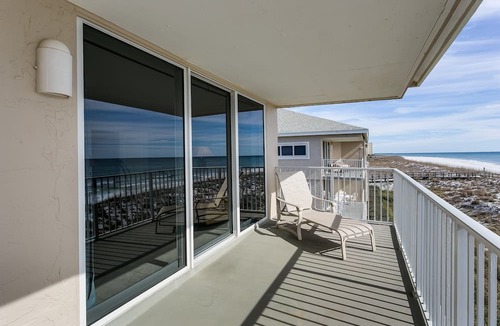 Pensacola Beach Condo | Gulf-Front Retreat with Stunning Emerald Water and white Sand Views-SV421