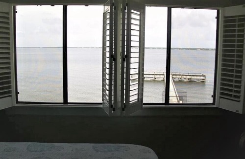 Navarre Beach Apartment | Treasure by the Sound-Sound Front Studio with Community Pool/Private Pier