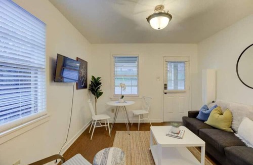 Midtown Apartment | Relaxed Midtown Vibe Near Art, Food, & Live Music