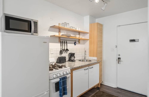 Ardmore Apartment | (CCC) Furnished Studio with Full Kitchen Near Peachtree Street