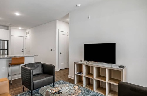 Midtown Apartment | (S1BF) Rare Find - Bright and Modern 1-BR w/Free Parking