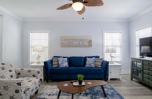 Ono Island Condo | Updated Condo Near Beach with Oasis Pool & Tiki Bar!