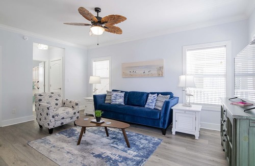 Ono Island Condo | Updated Condo Near Beach with Oasis Pool & Tiki Bar!
