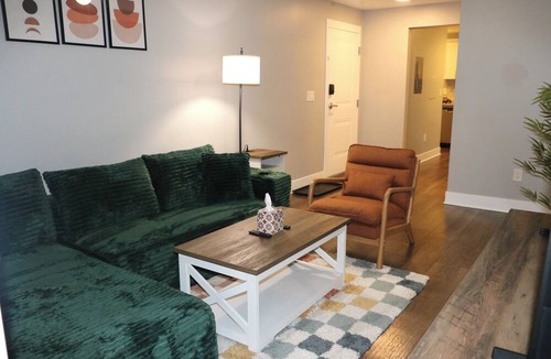 Midtown Apartment | Historic Manor 2BR in the Heart of Midtown Detroit - Mins From Downtown