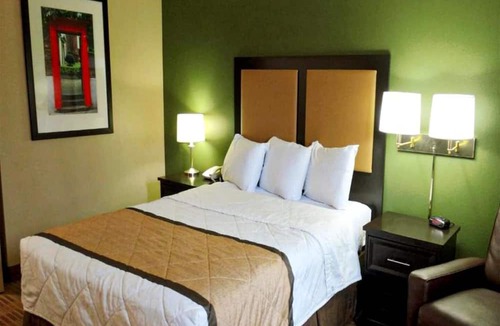 Huntsville Apartment | 1 Queen Bed | Non-Smoking, Kitchen