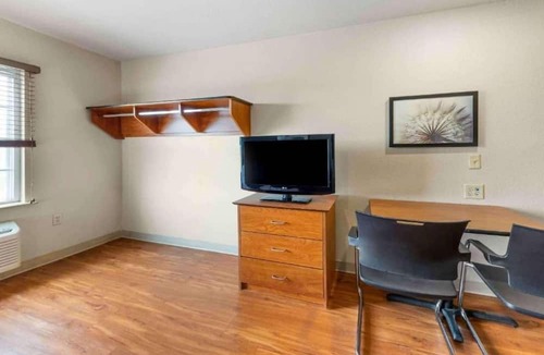 Pelham Apartment | Cozy Studio 6 Pelham|1 Full Bed, Smoking| Kitchen