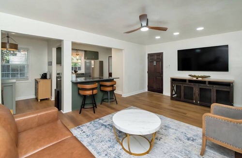 Mobile Apartment | Bella's Midtown Condo