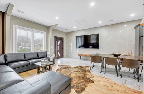Farmington Hills Apartment | Chic 3-Bedrooms Haven Dream Home Farmington Hills