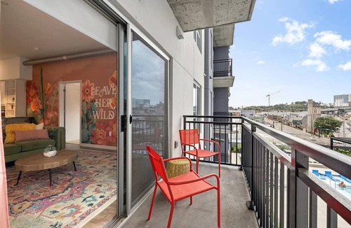 Sobro Apartment | Downtown Nashville - Rooftop POOL - 10 min Walk to Broadway! Sleeps 8