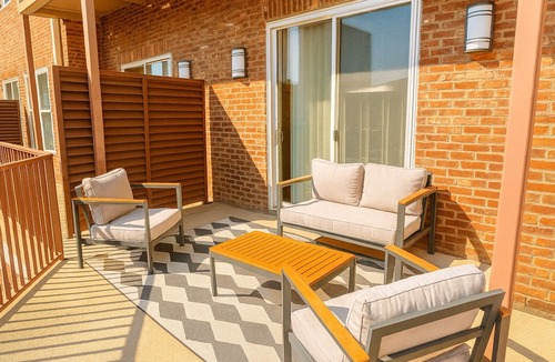 Montgomery Apartment | Downtown Loft Vibes | Balcony | King Bed