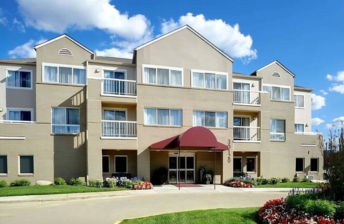 Warren Hotel | Michigan Retreat, Free Breakfast! Proximity to Troy Historic Village!