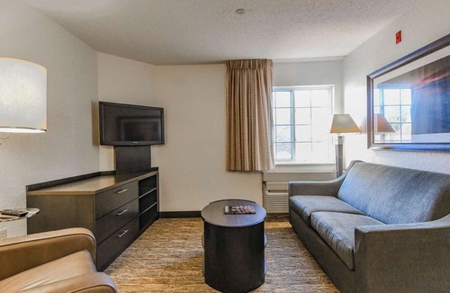Huntsville Hotel | Charming Retreat in Huntsville! 2 Comfortable Units, Pets are Allowed