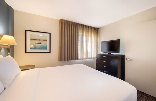 Huntsville Hotel | Charming Retreat in Huntsville! 2 Comfortable Units, Pets are Allowed