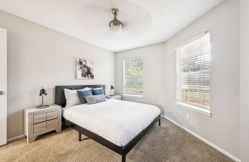 Huntsville Apartment | The Davis 916 I Comfy 2 Bed 2 Bath