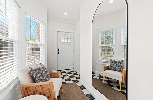 Ferndale Apartment | Charming & Modern 2Bedroom Loft Downtown Ferndale