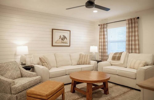 Biloxi Condo | 2BR w/POOL & GOLF CART! Perfect location near the Beach and Downtown! Porter #6