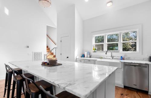 Houston House | Sweet Retreat - Great Views Of The Lake!