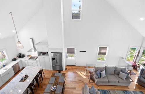 Houston House | Sweet Retreat - Great Views Of The Lake!