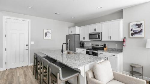 Madison Apartment | Landing Apartments - Sanctuary at Indian Creek