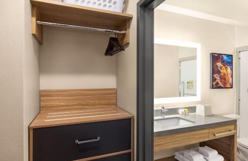 Sherwood Park Hotel | Candlewood Suites Huntsville - Research Park by IHG