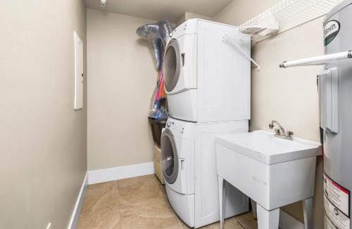 Orange Beach East Apartment | Caribe Resort by Hosteeva