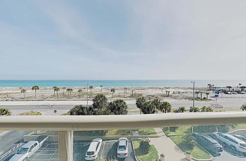 Villa Sabine Apartment | Sabine Yacht & Racquet #5E
