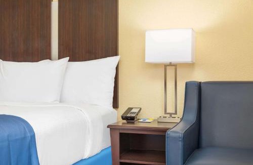 Muscle Shoals Hotel | Days Inn by Wyndham Muscle Shoals