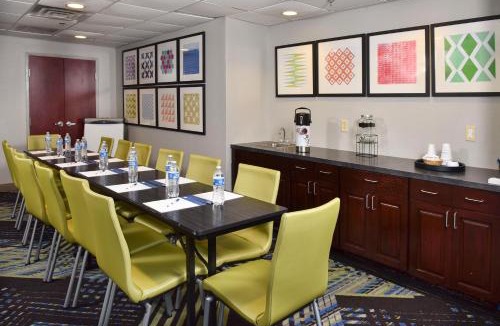 Selma Hotel | Holiday Inn Express Hotel & Suites Selma by IHG