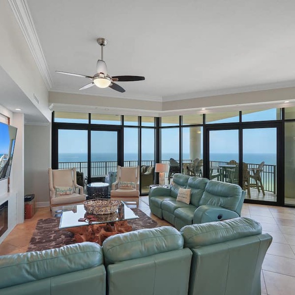 Amazing Penthouse living~Upscale~Luxury~Corner unit~BEST Views~Private balcony!