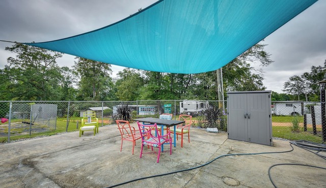 Eufaula Retreat: Community Pool & Screened Porch!