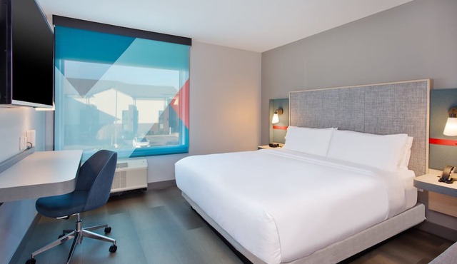 avid hotel Detroit Warren by IHG