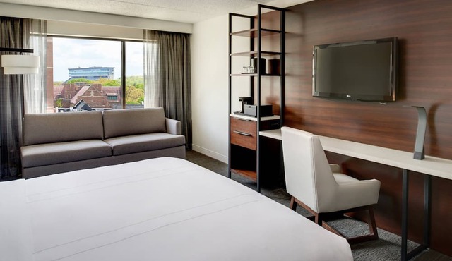Marriott East Lansing at University Place